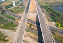 Photo of ઈન્ફ્રાસ્ટ્રક્ચરમાં એન્જીનીયરીંગ માર્વેલ 109 કિમી લાંબો અમદાવાદ-ધોલેરા એક્સપ્રેસ વે તૈયાર, આવનારા દિવસોમાં થશે ઉદ્દઘાટન, નિહાળો તેની એક ઝલક  